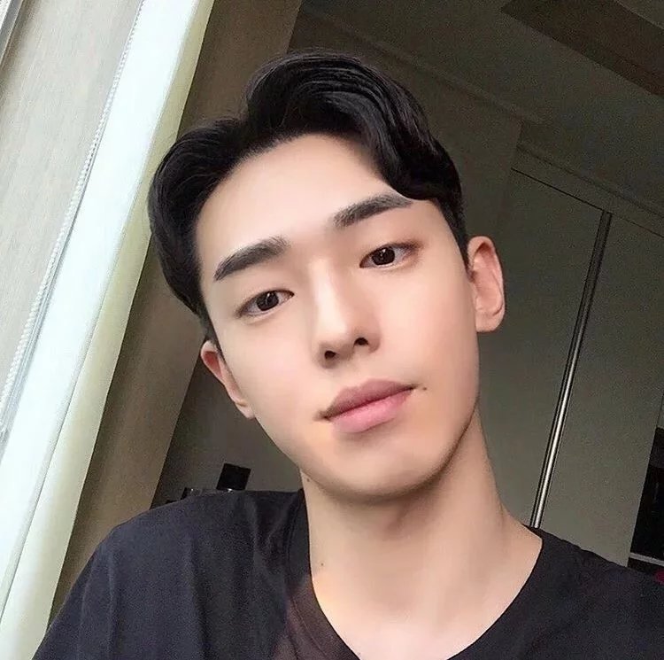 尉迟英翠启
