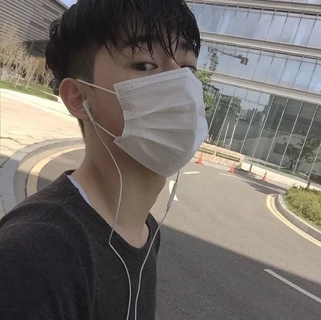 赫连瑾民曼