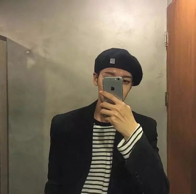 雍巧维红